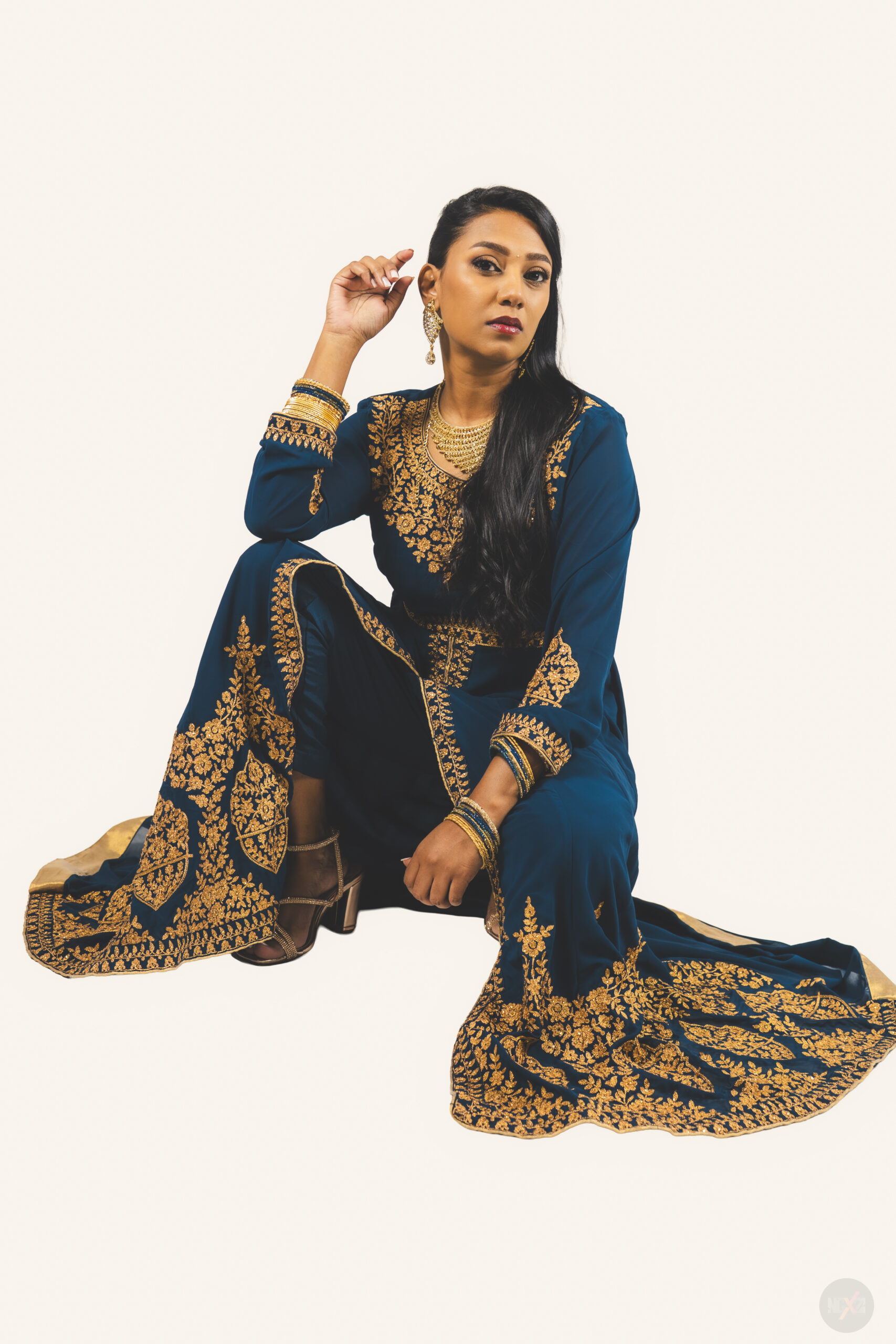 Highlighting elegance and tradition in a beautifully styled Indian salwar – NGX21Studio Darwin.